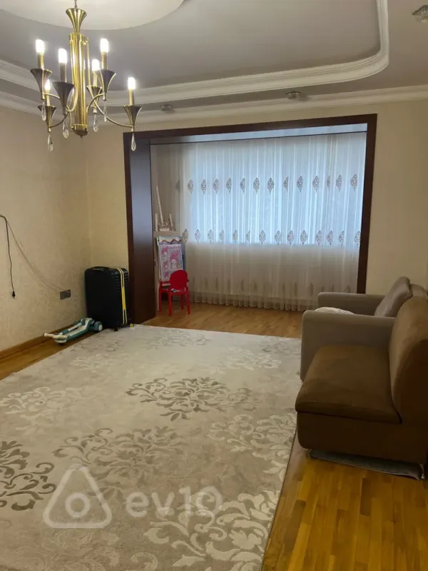 Kirayə verilir 3 otaqlı köhnə tikili 94 m²