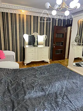 Kirayə verilir 3 otaqlı köhnə tikili 94 m² — Bakı, Yasamal 3 otaq 94.00 m²