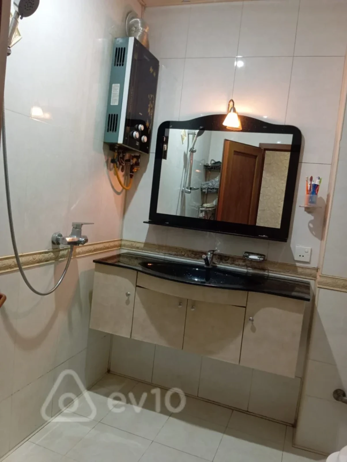 Satılır 3 otaqlı köhnə tikili 90 m²