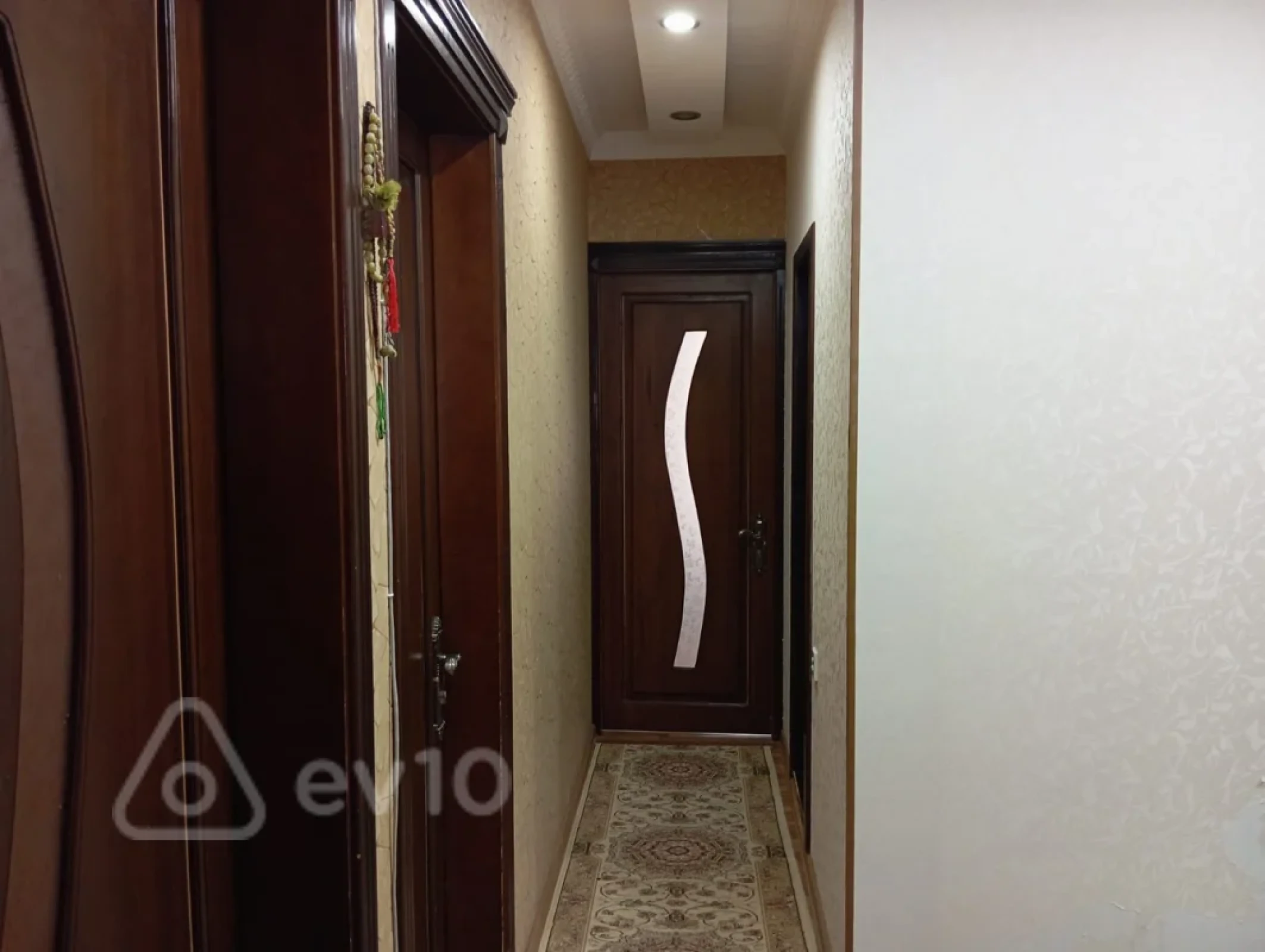 Satılır 3 otaqlı köhnə tikili 90 m²