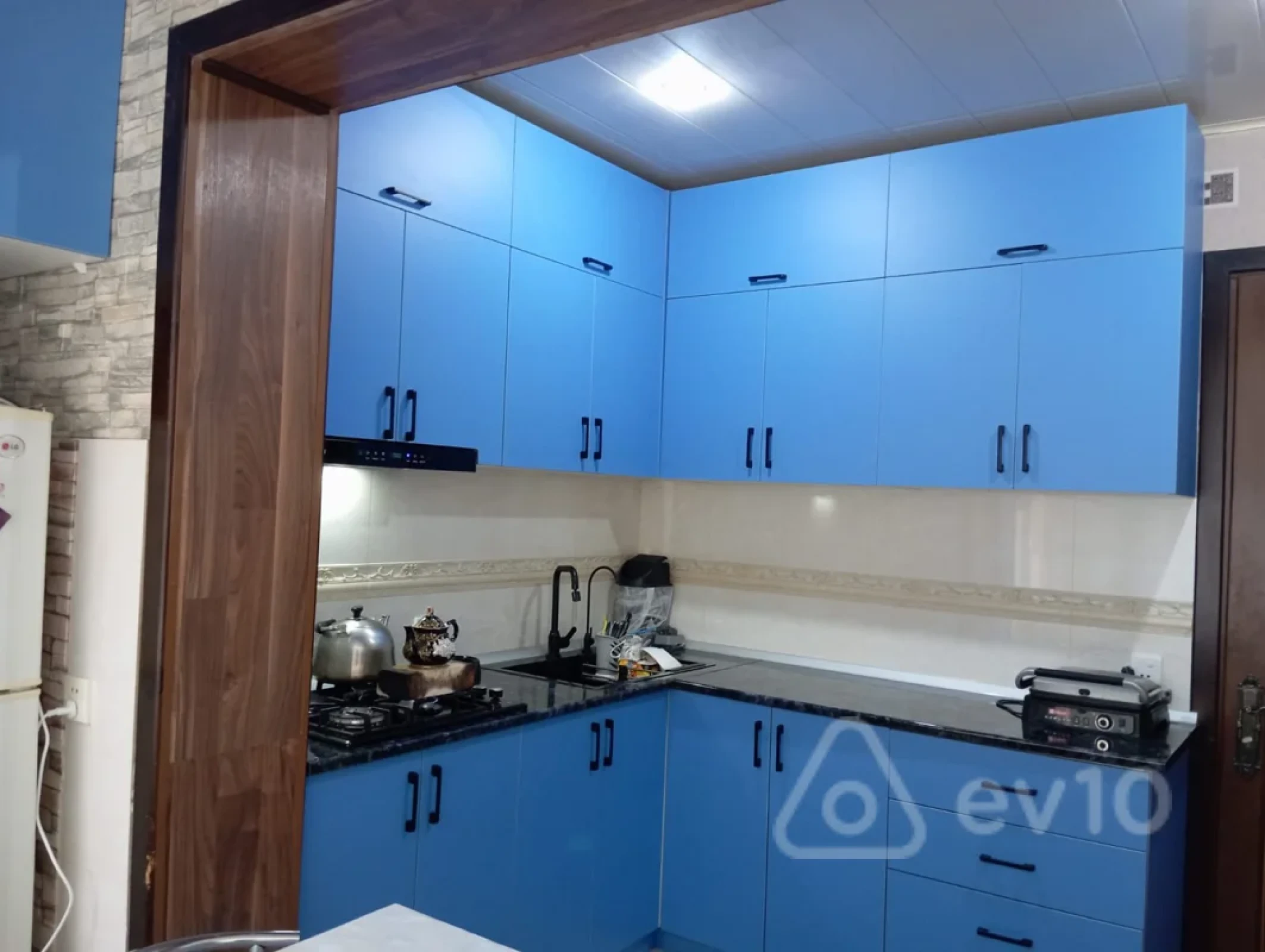 Satılır 3 otaqlı köhnə tikili 90 m²