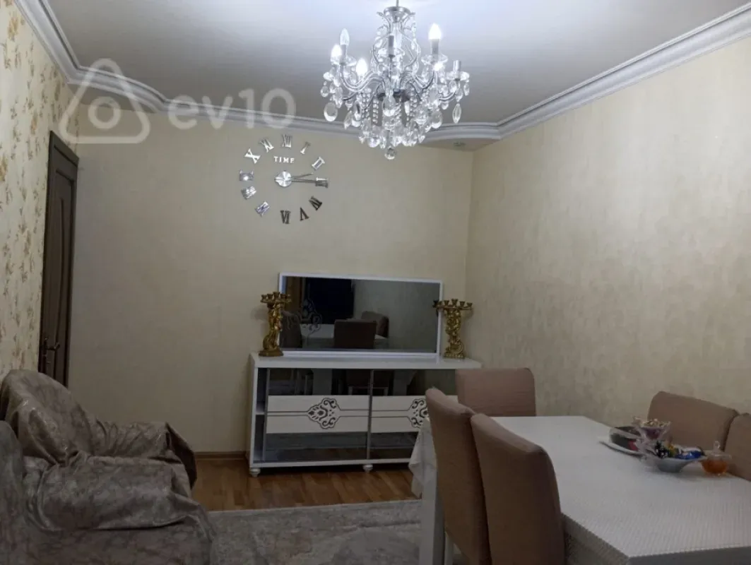 Satılır 3 otaqlı köhnə tikili 90 m²