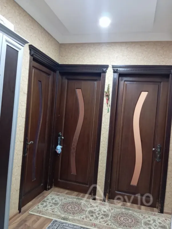 Satılır 3 otaqlı köhnə tikili 90 m²