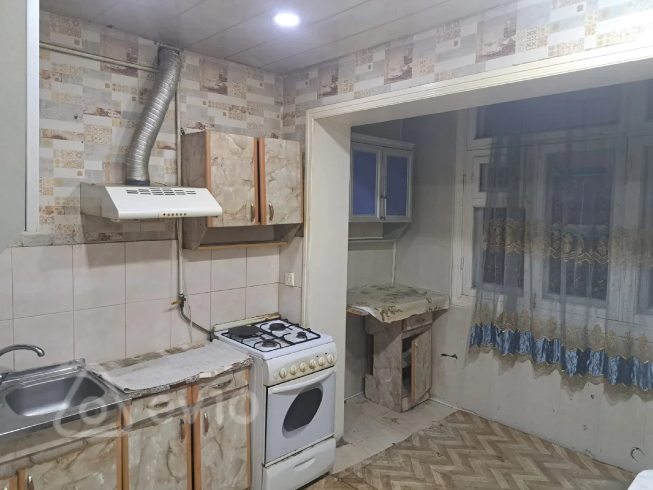 Satılır 2 otaqlı köhnə tikili 55 m²