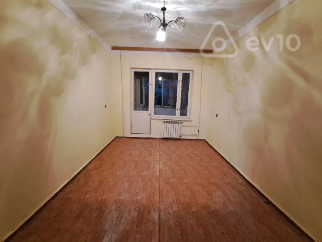 Satılır 2 otaqlı köhnə tikili 55 m²