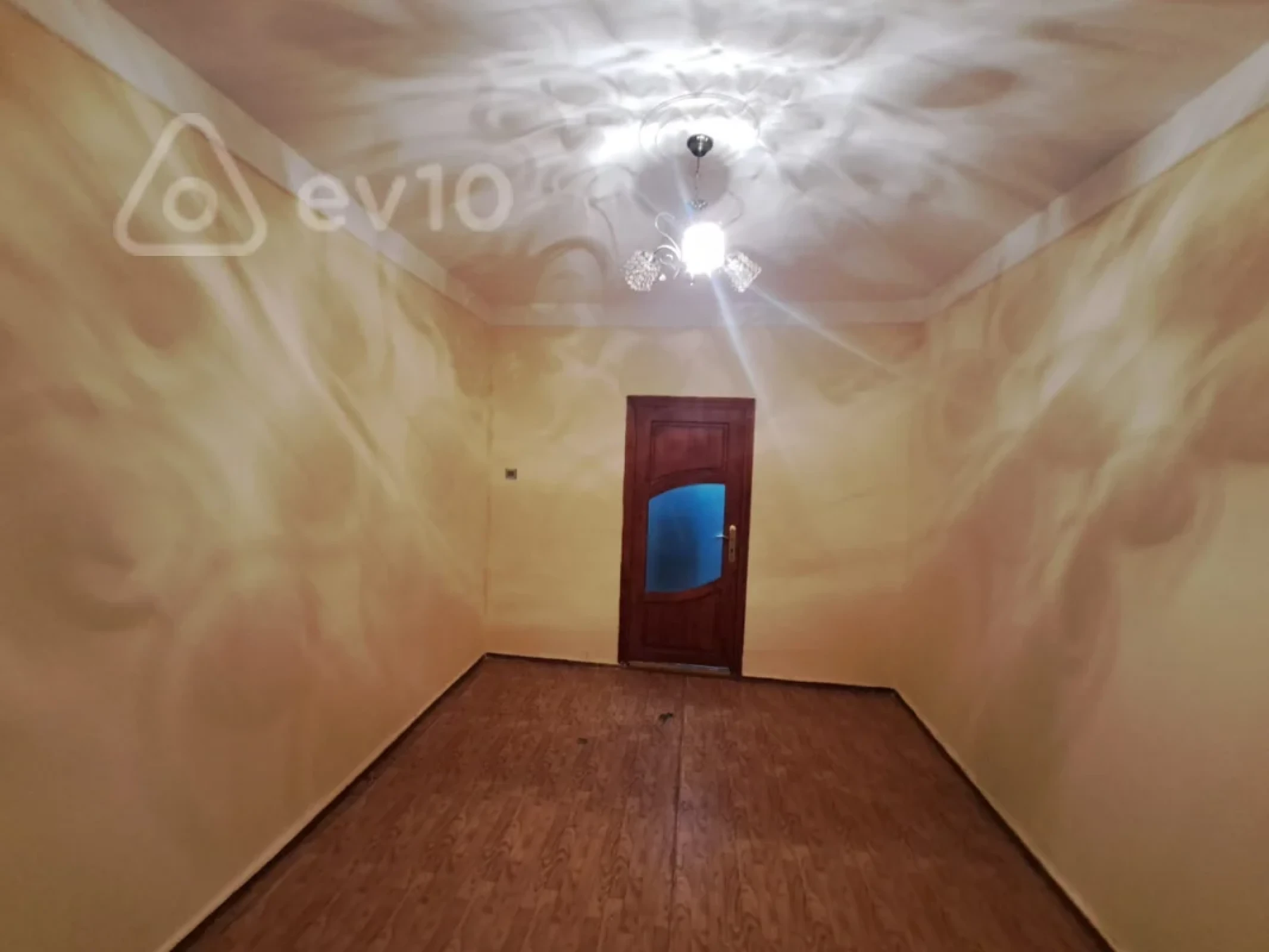 Satılır 2 otaqlı köhnə tikili 55 m²