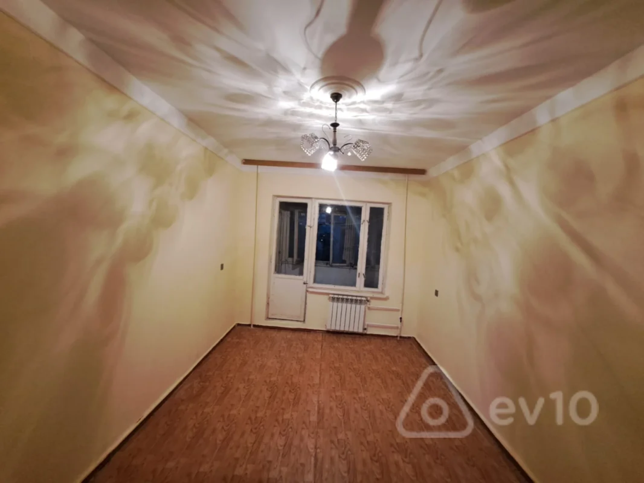 Satılır 2 otaqlı köhnə tikili 55 m²