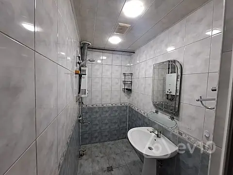 Satılır 2 otaqlı köhnə tikili 55 m²