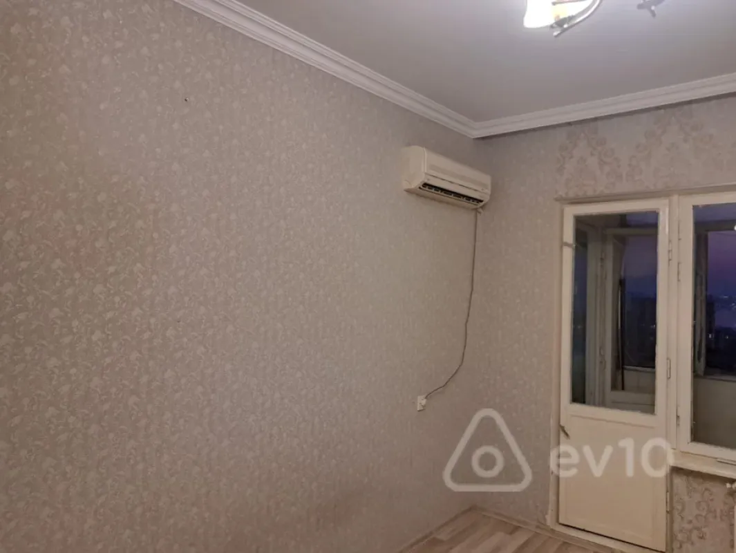 Satılır 2 otaqlı köhnə tikili 55 m²