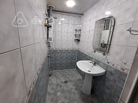Satılır 2 otaqlı köhnə tikili 55 m²