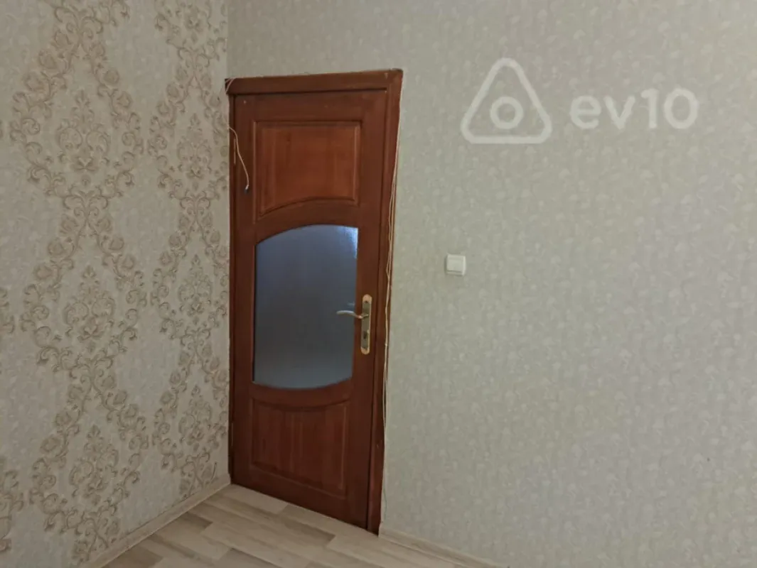 Satılır 2 otaqlı köhnə tikili 55 m²