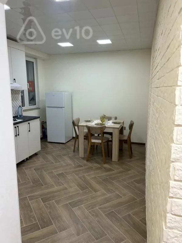 Kirayə verilir 1 otaqlı köhnə tikili 43 m²