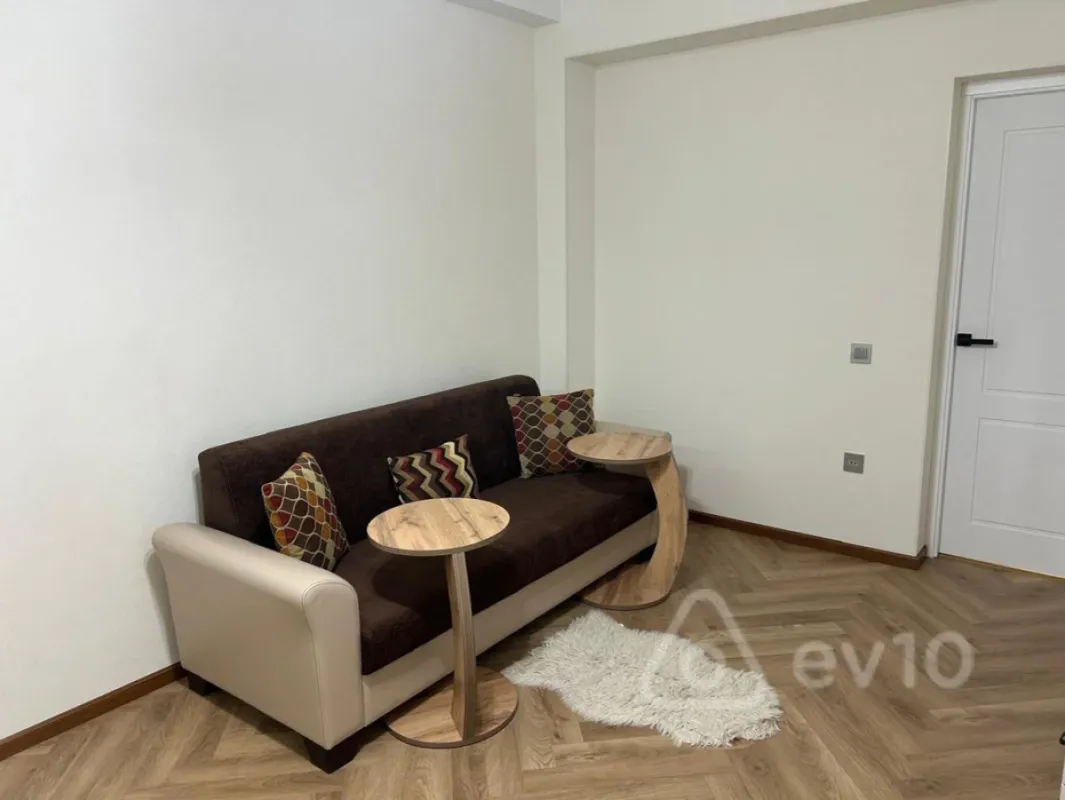 Kirayə verilir 1 otaqlı köhnə tikili 43 m²