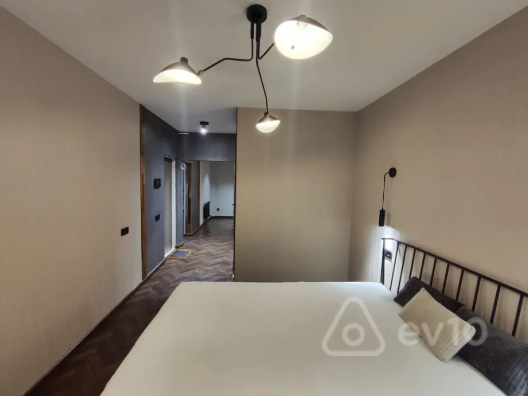 Satılır 2 otaqlı köhnə tikili 64 m²