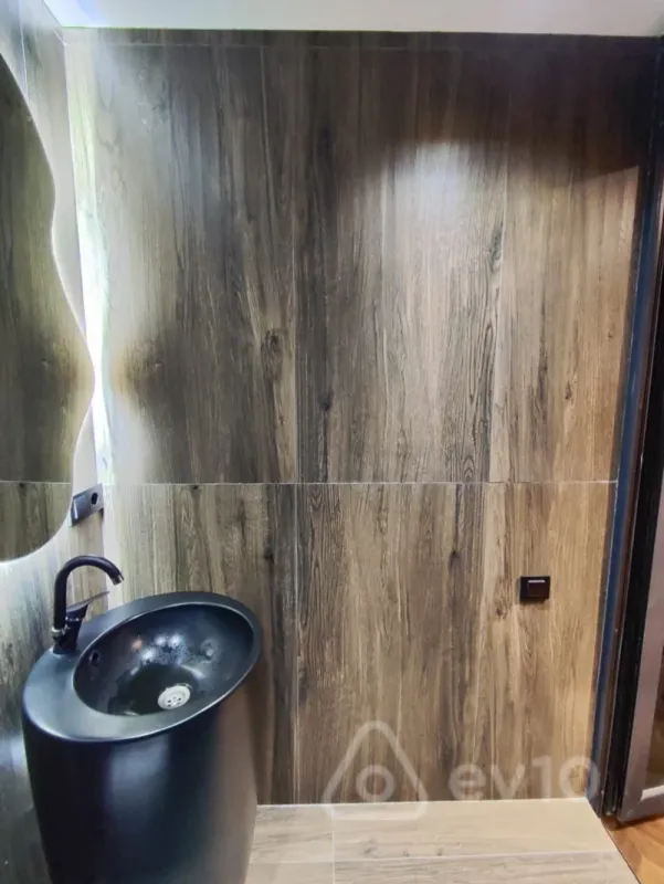 Satılır 2 otaqlı köhnə tikili 64 m²