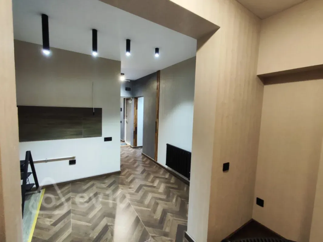 Satılır 2 otaqlı köhnə tikili 64 m²