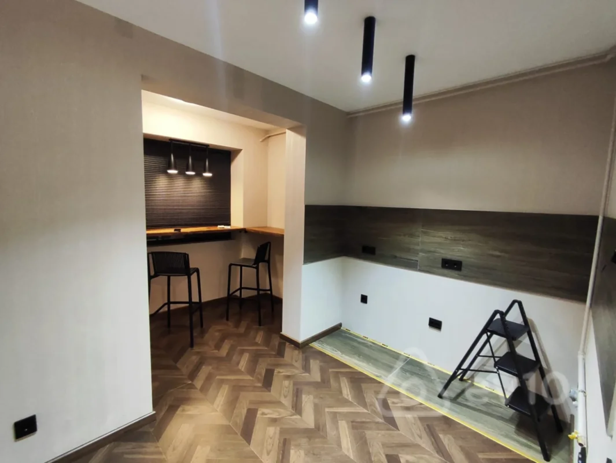 Satılır 2 otaqlı köhnə tikili 64 m²