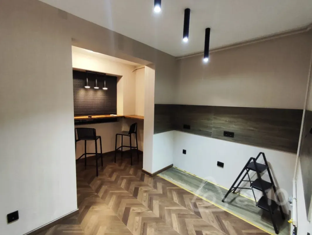 Satılır 2 otaqlı köhnə tikili 64 m²