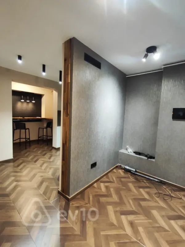 Satılır 2 otaqlı köhnə tikili 64 m²