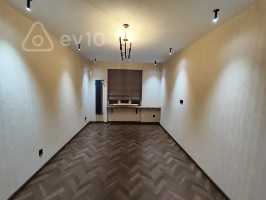 Satılır 2 otaqlı köhnə tikili 64 m²