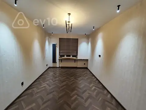 Satılır 2 otaqlı köhnə tikili 64 m²