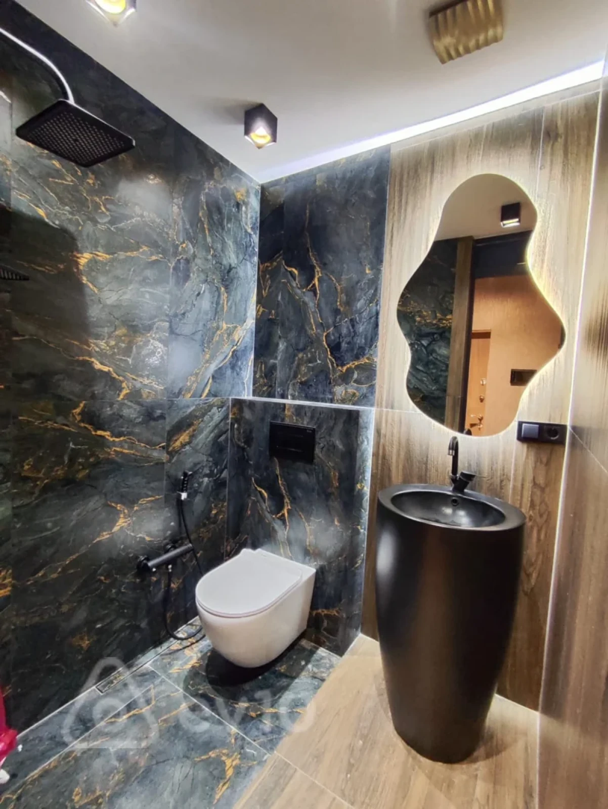 Satılır 2 otaqlı köhnə tikili 64 m²