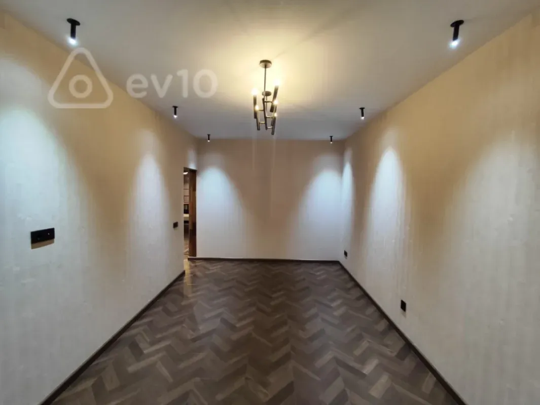 Satılır 2 otaqlı köhnə tikili 64 m²