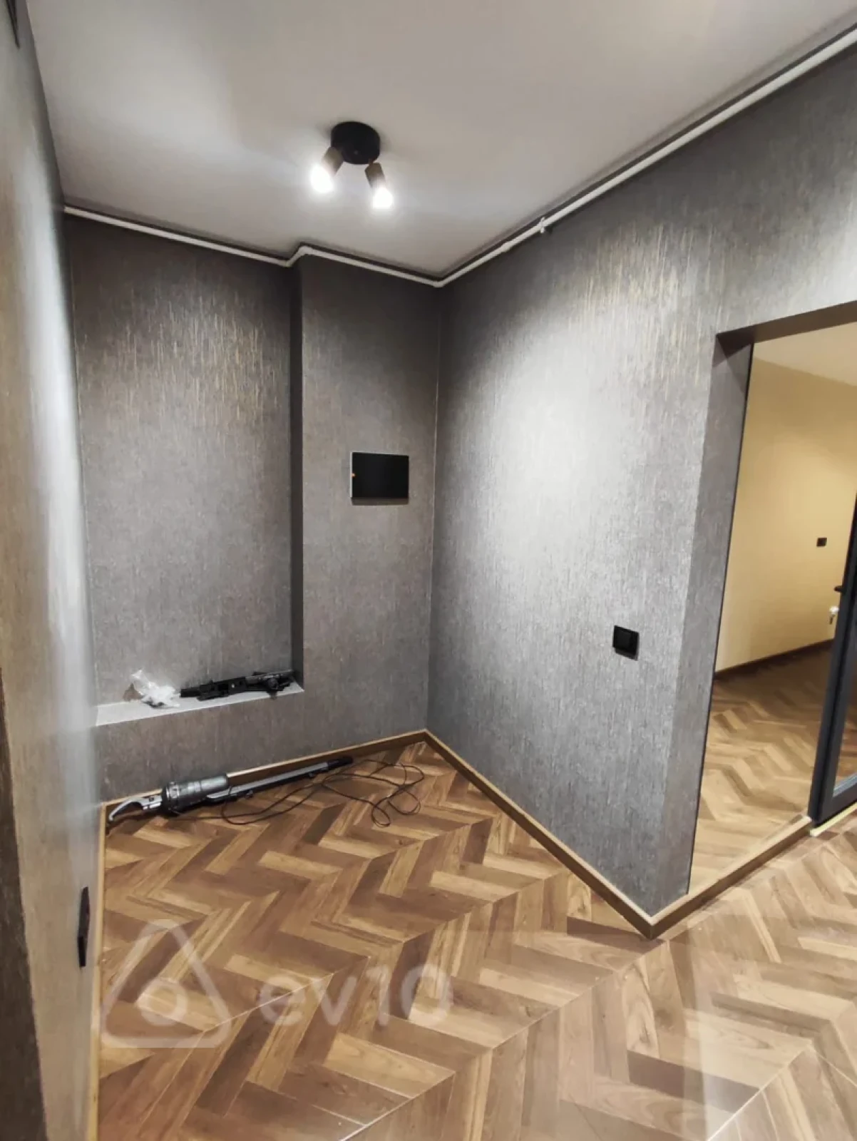 Satılır 2 otaqlı köhnə tikili 64 m²