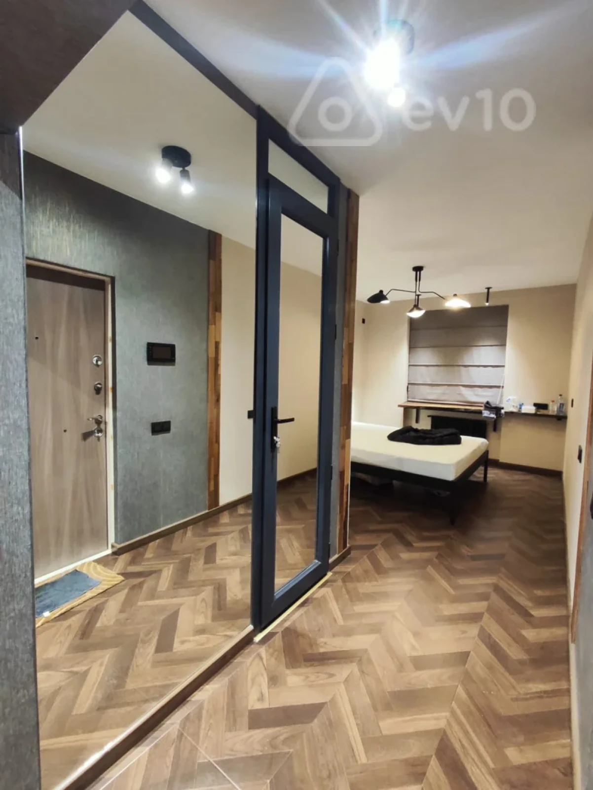 Satılır 2 otaqlı köhnə tikili 64 m²