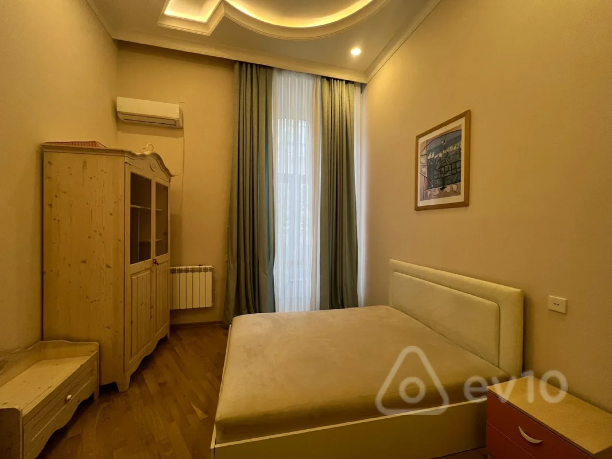 Kirayə verilir 4 otaqlı köhnə tikili 175 m²