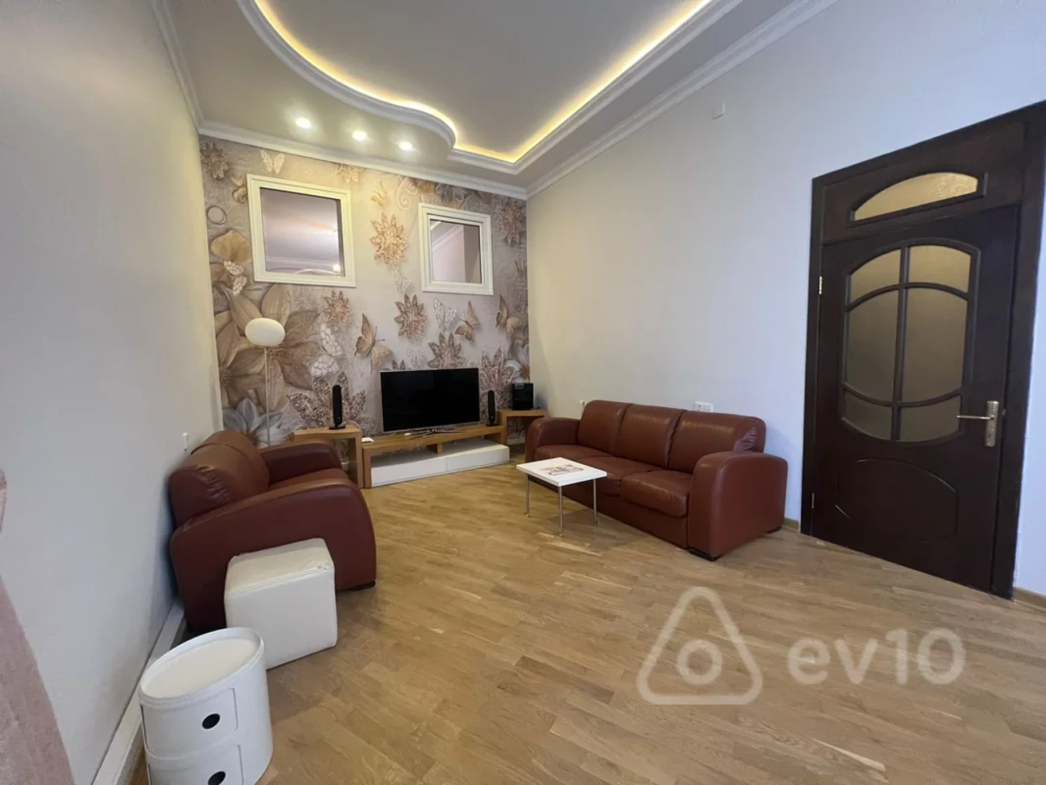 Kirayə verilir 4 otaqlı köhnə tikili 175 m²