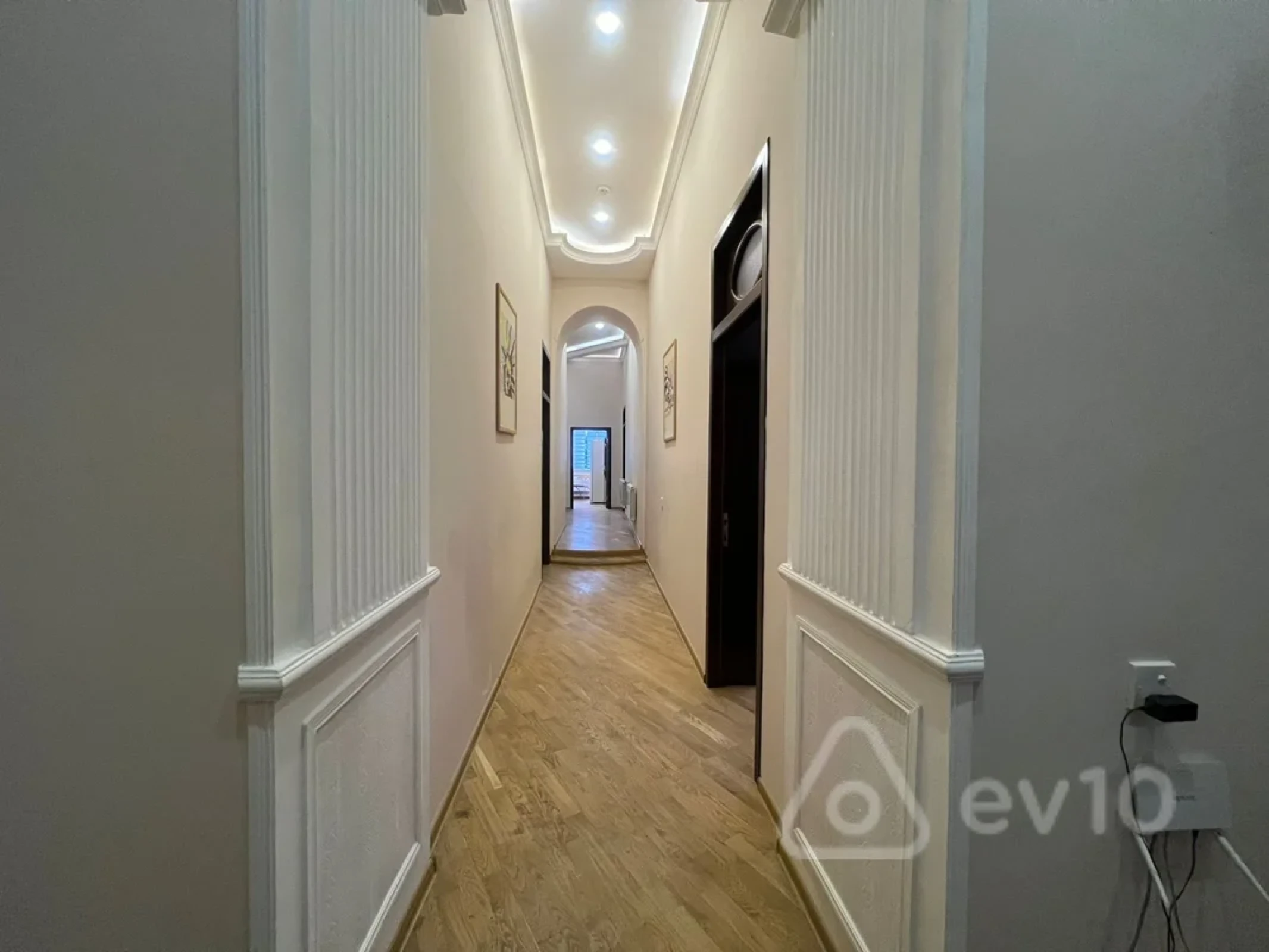 Kirayə verilir 4 otaqlı köhnə tikili 175 m²