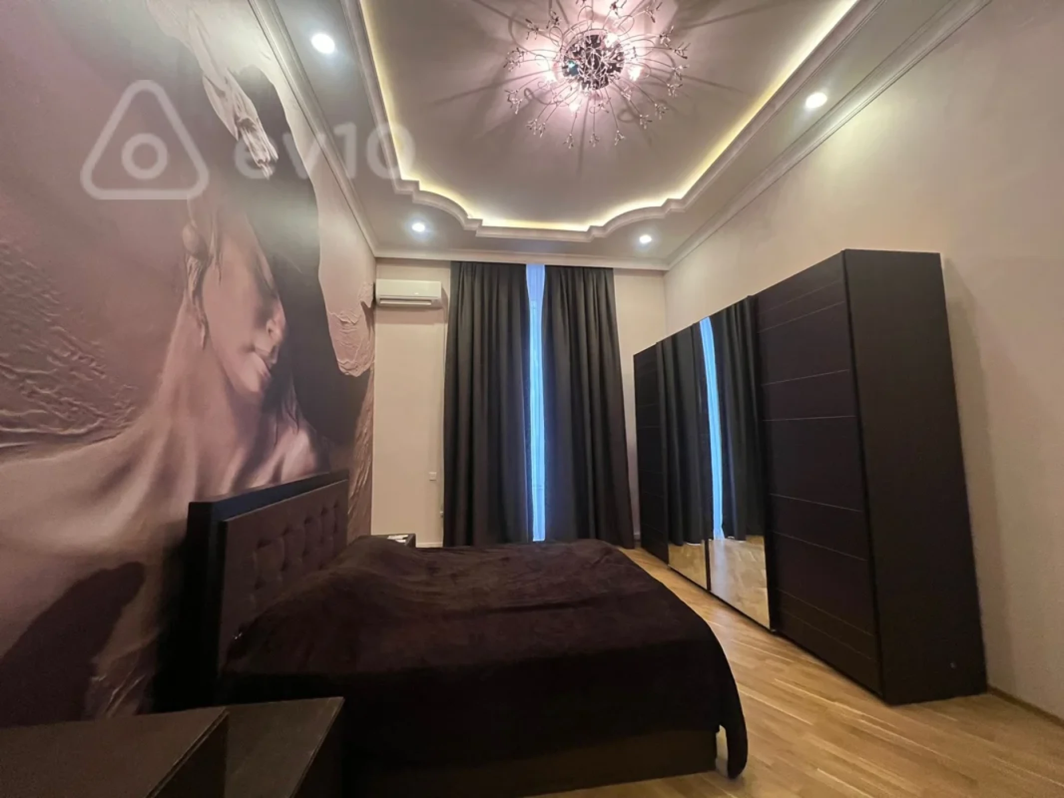 Kirayə verilir 4 otaqlı köhnə tikili 175 m²