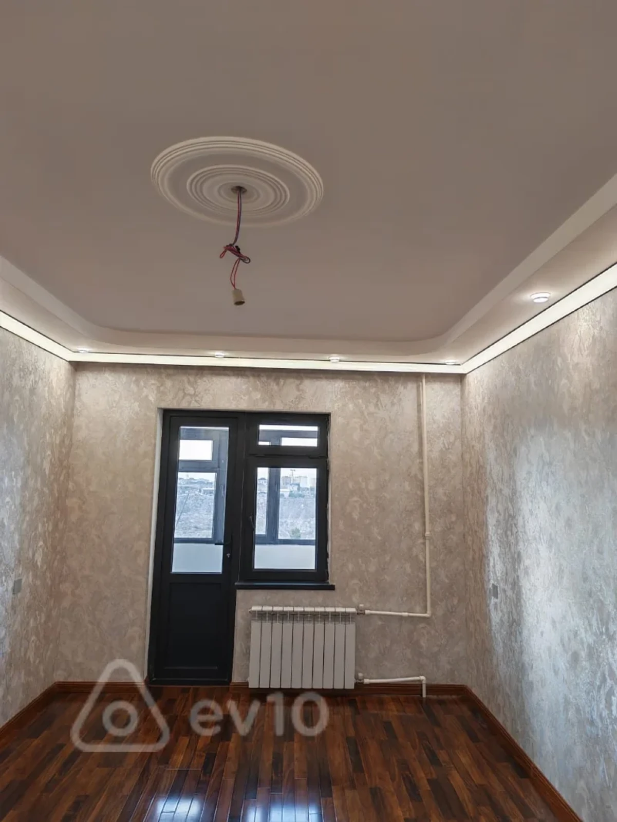 Satılır 3 otaqlı köhnə tikili 100 m²