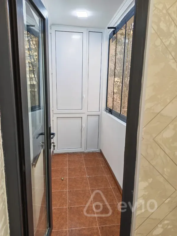 Satılır 3 otaqlı köhnə tikili 100 m²