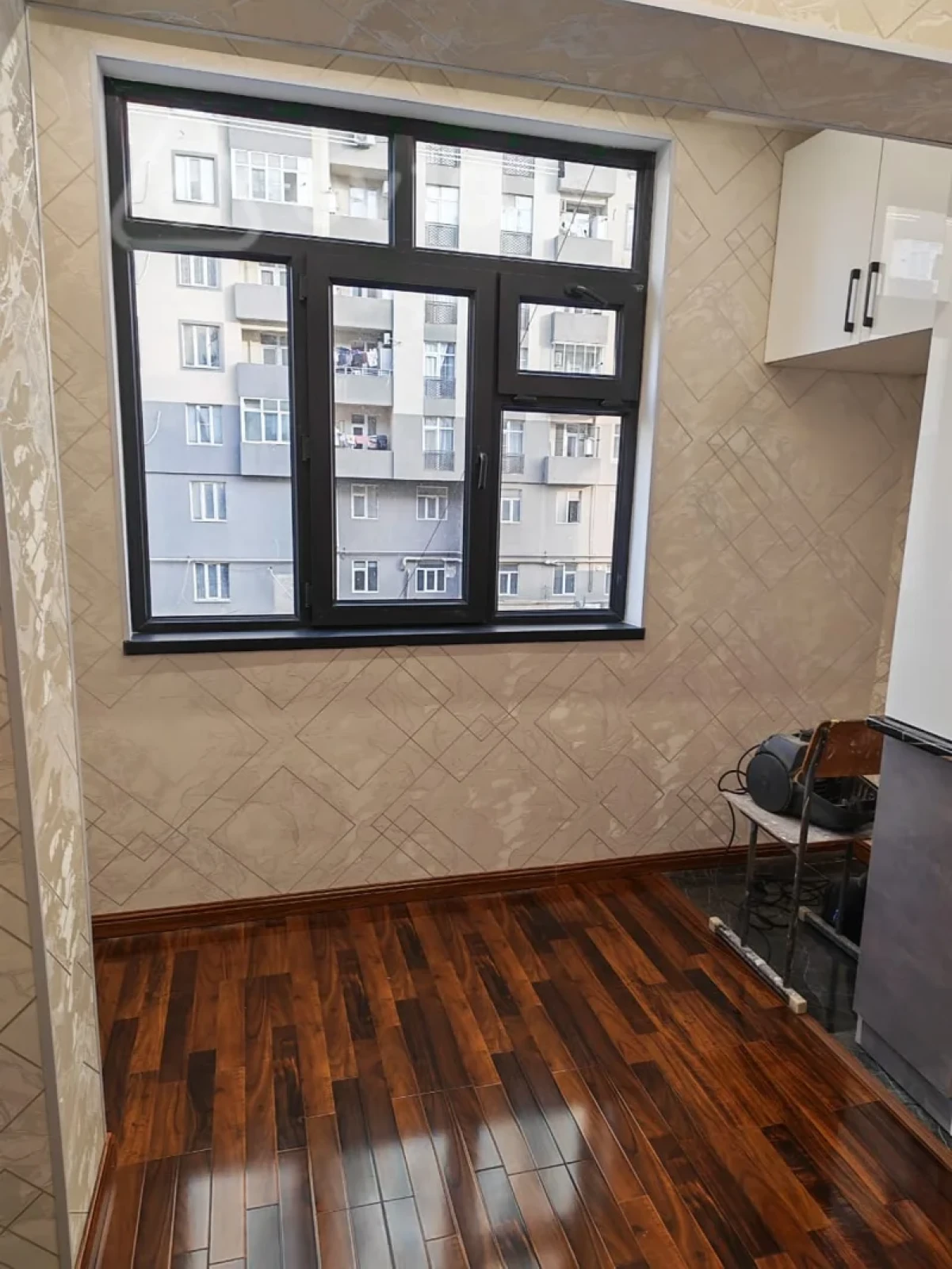 Satılır 3 otaqlı köhnə tikili 100 m²