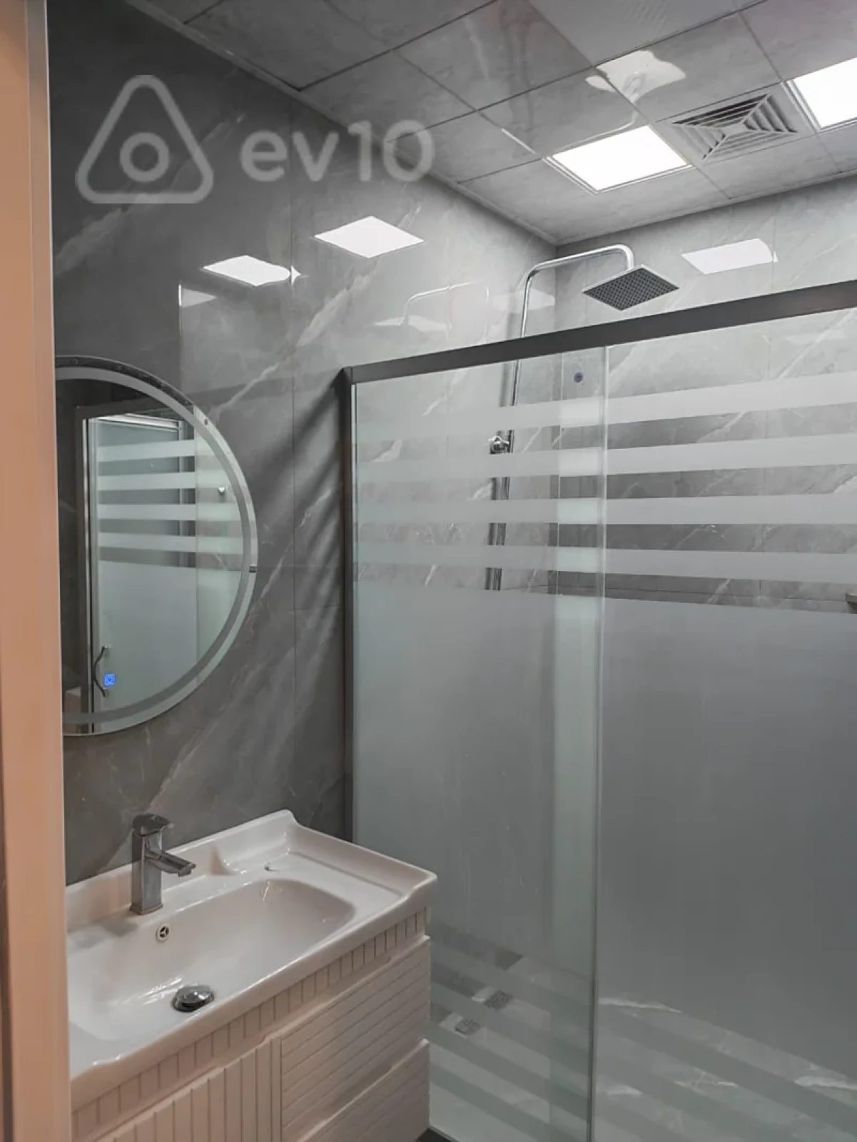 Satılır 3 otaqlı köhnə tikili 100 m²