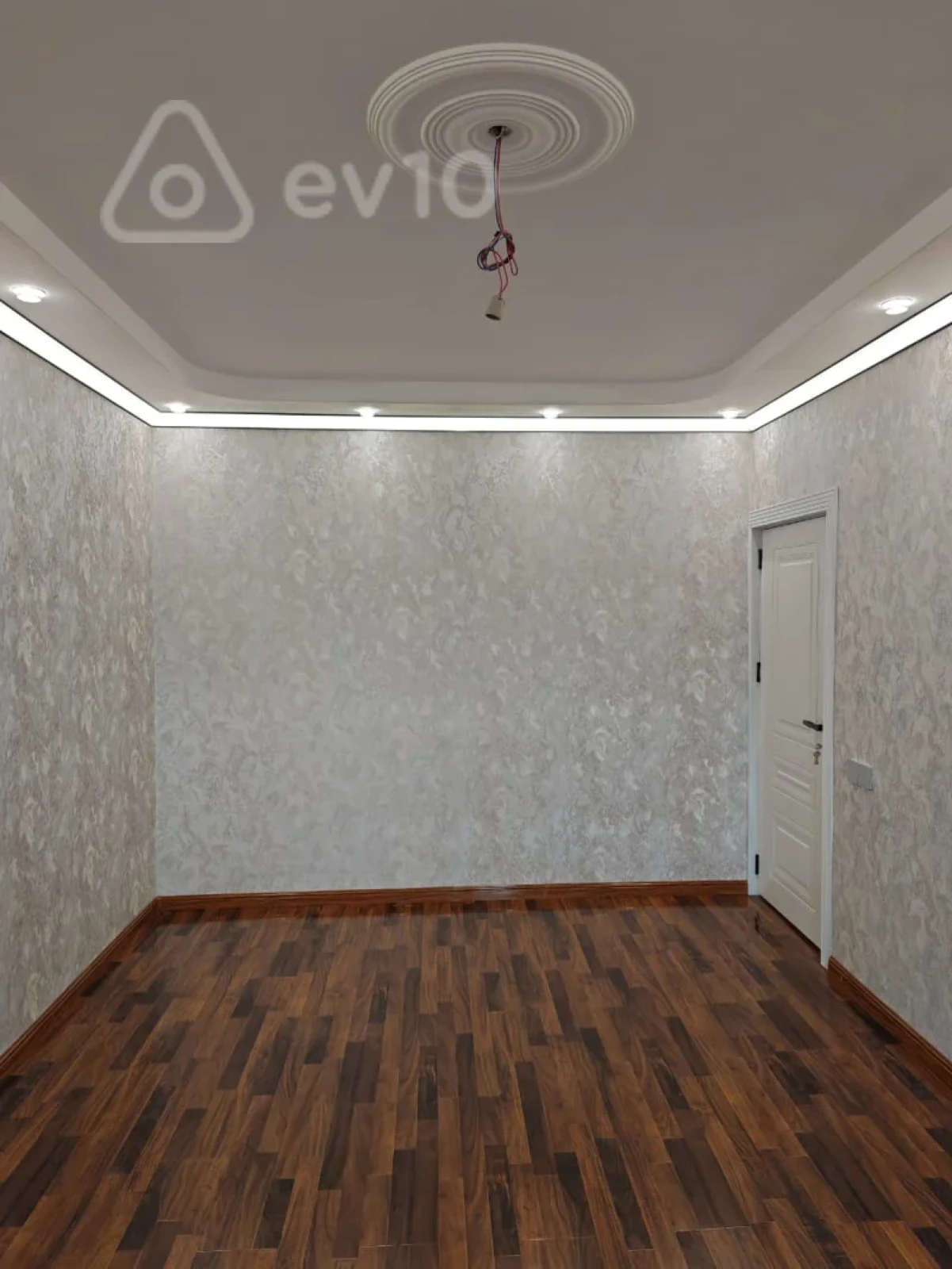 Satılır 3 otaqlı köhnə tikili 100 m²