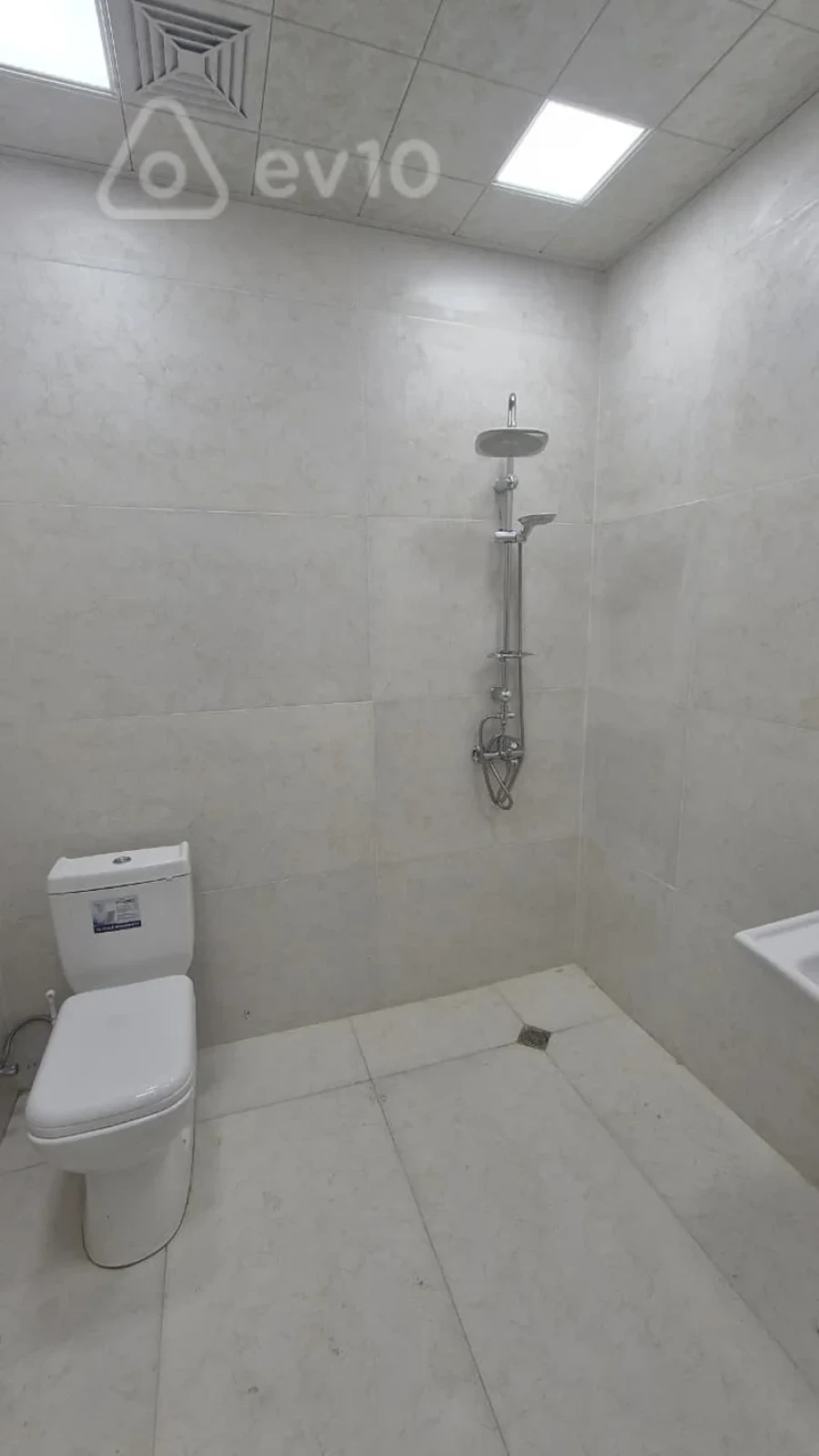Kirayə verilir 2 otaqlı yeni tikili 65 m²