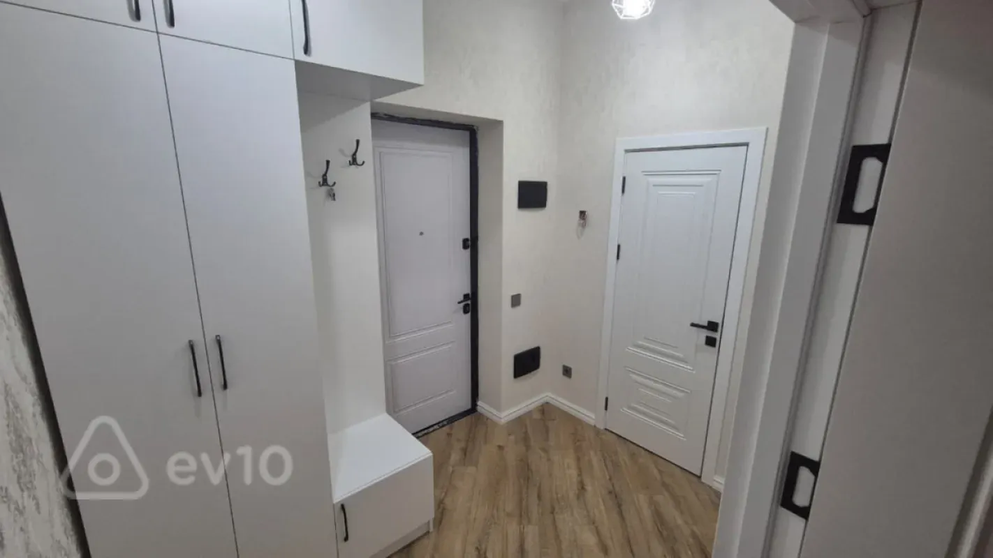 Kirayə verilir 2 otaqlı yeni tikili 65 m²