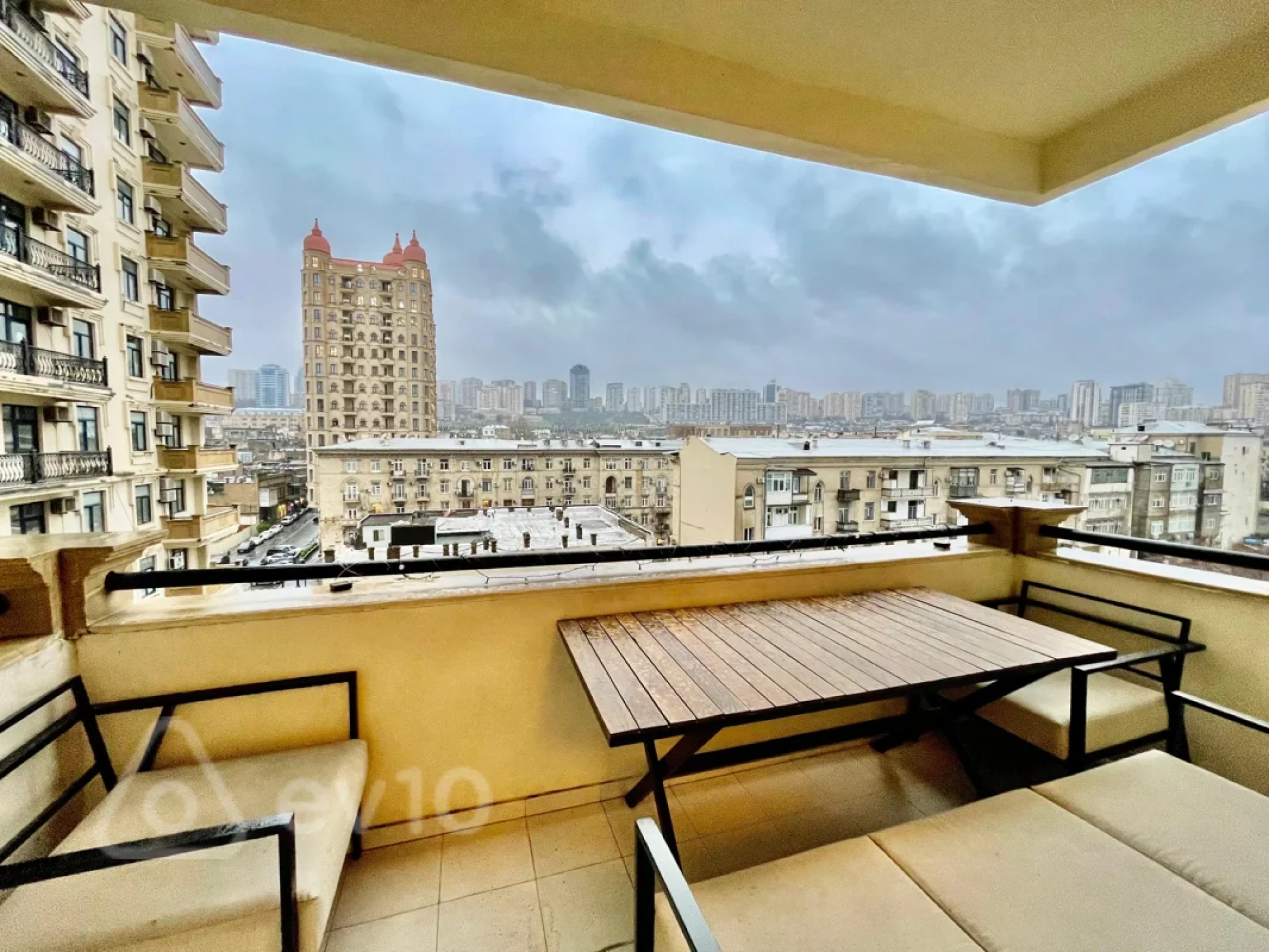 Kirayə verilir 3 otaqlı yeni tikili 150 m²