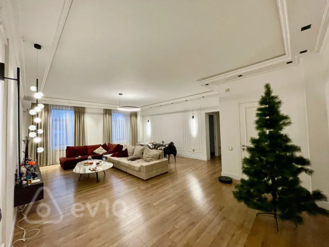 Kirayə verilir 3 otaqlı yeni tikili 150 m²