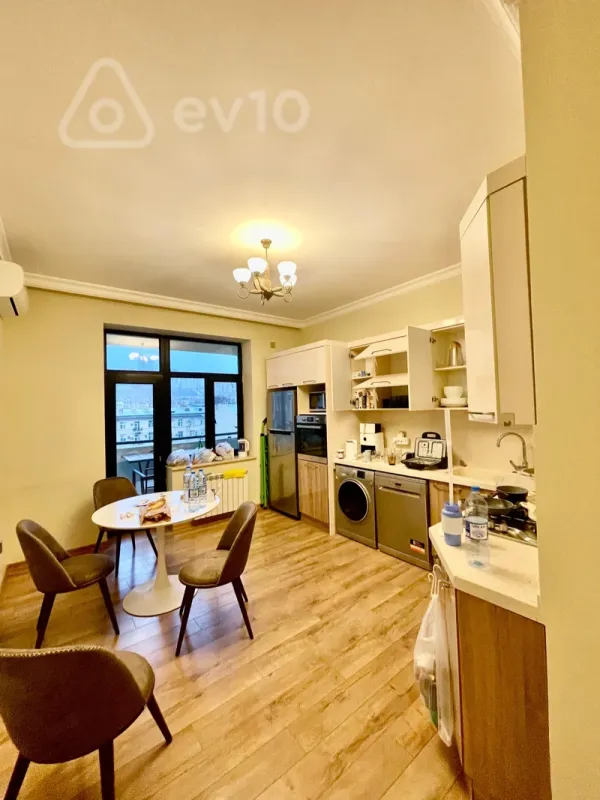 Kirayə verilir 3 otaqlı yeni tikili 150 m²
