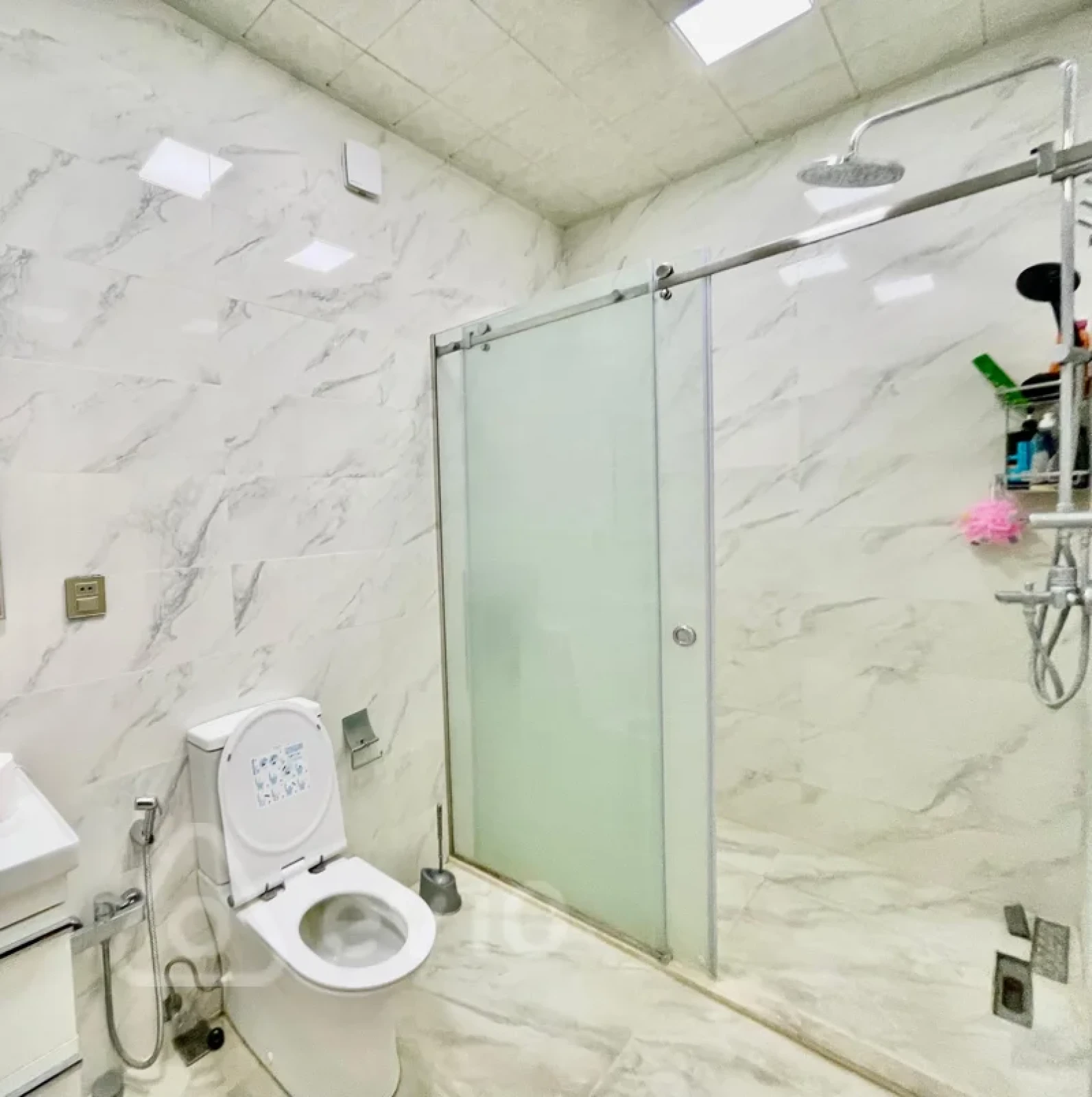 Kirayə verilir 3 otaqlı yeni tikili 150 m²