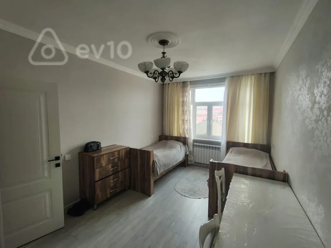 Satılır 2 otaqlı köhnə tikili 54 m²
