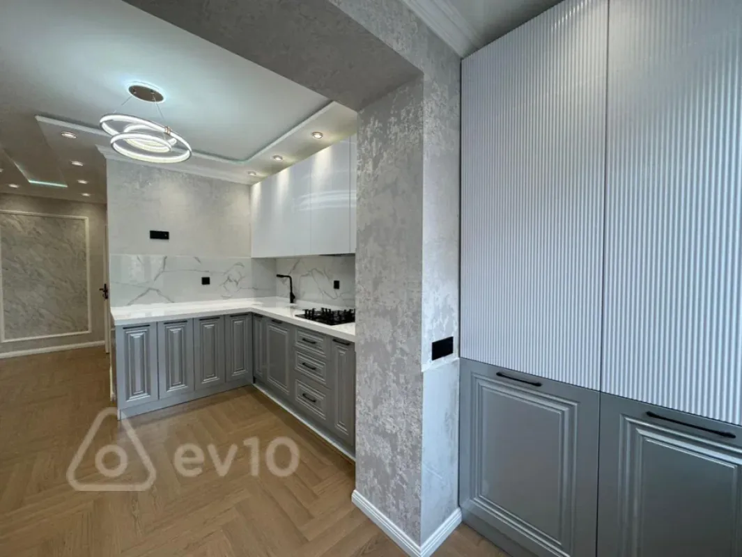 Satılır 3 otaqlı köhnə tikili 75 m²