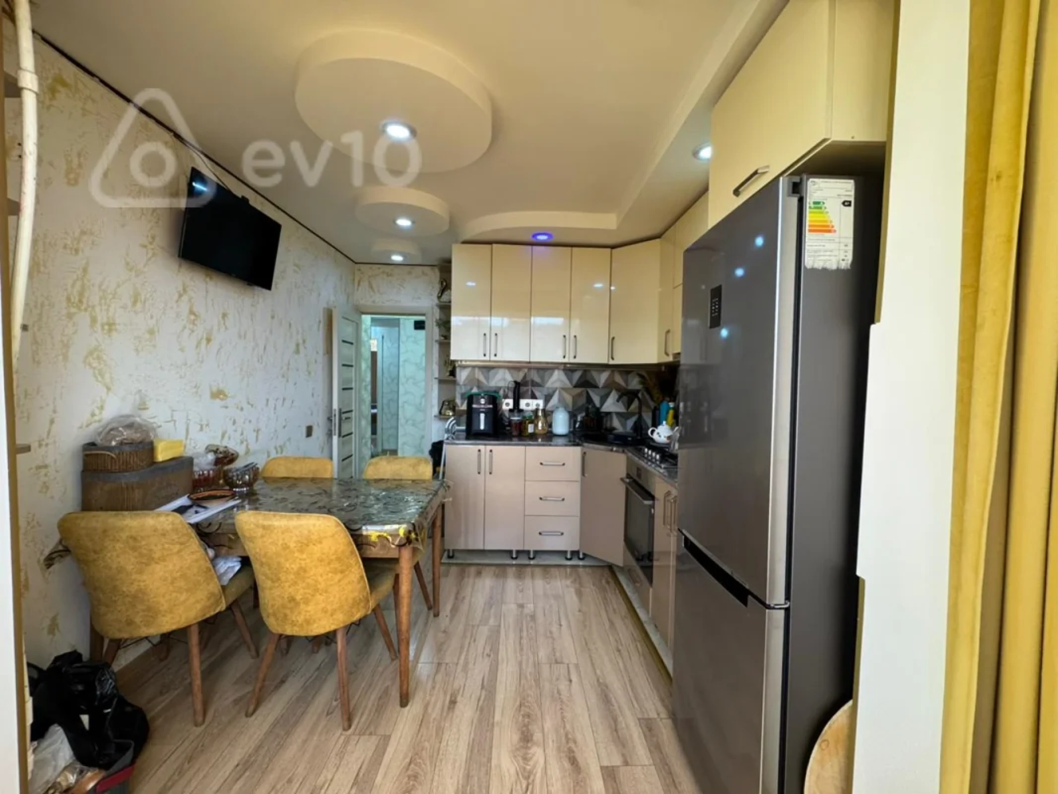 Satılır 3 otaqlı köhnə tikili 75 m²