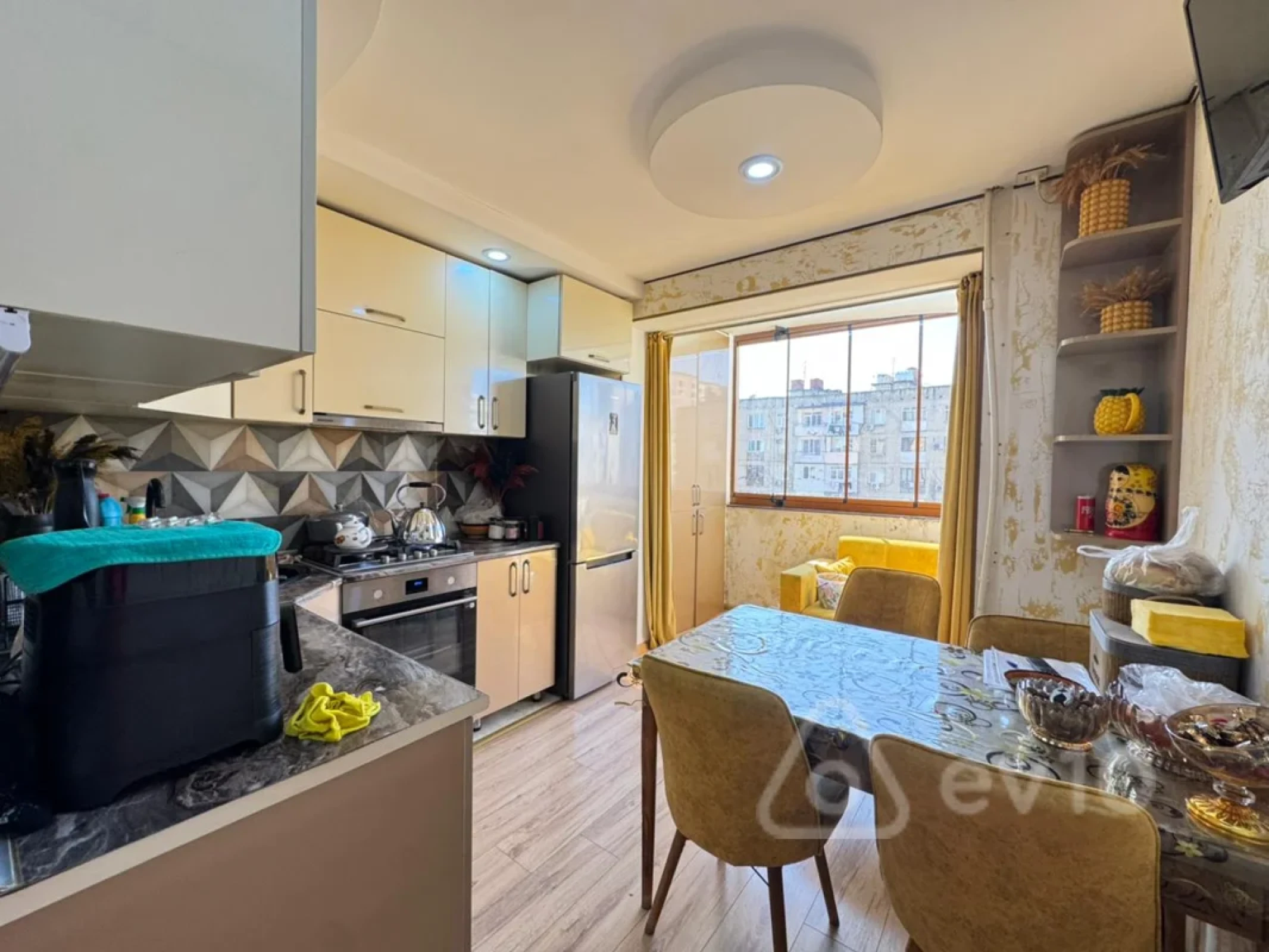 Satılır 3 otaqlı köhnə tikili 75 m²