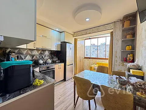 Satılır 3 otaqlı köhnə tikili 75 m²