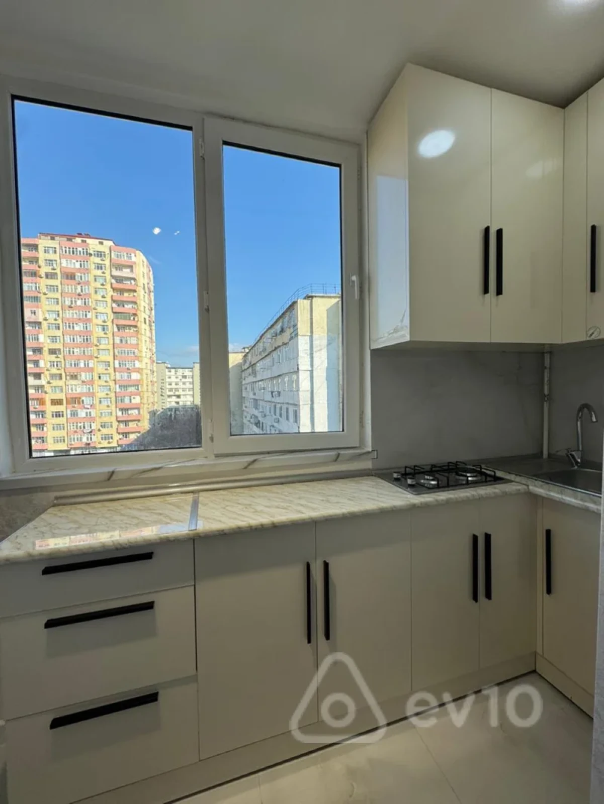 Satılır 2 otaqlı köhnə tikili 45 m²